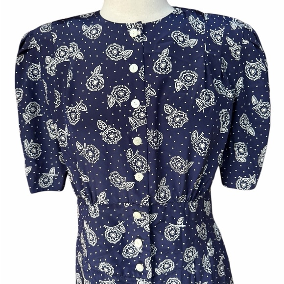 Late 80s/Early 90s does 40s Liz Claiborne Puff Sleeves Front Button Closure Day - Picture 2 of 5